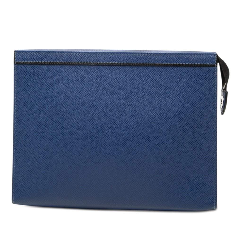 Louis Vuitton Taiga Pochette Voyage MM Blue Leather Very good condition - Front View