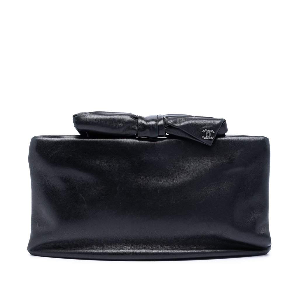 Chanel CC Lambskin Bow Clutch Black Leather Very good condition - Front View