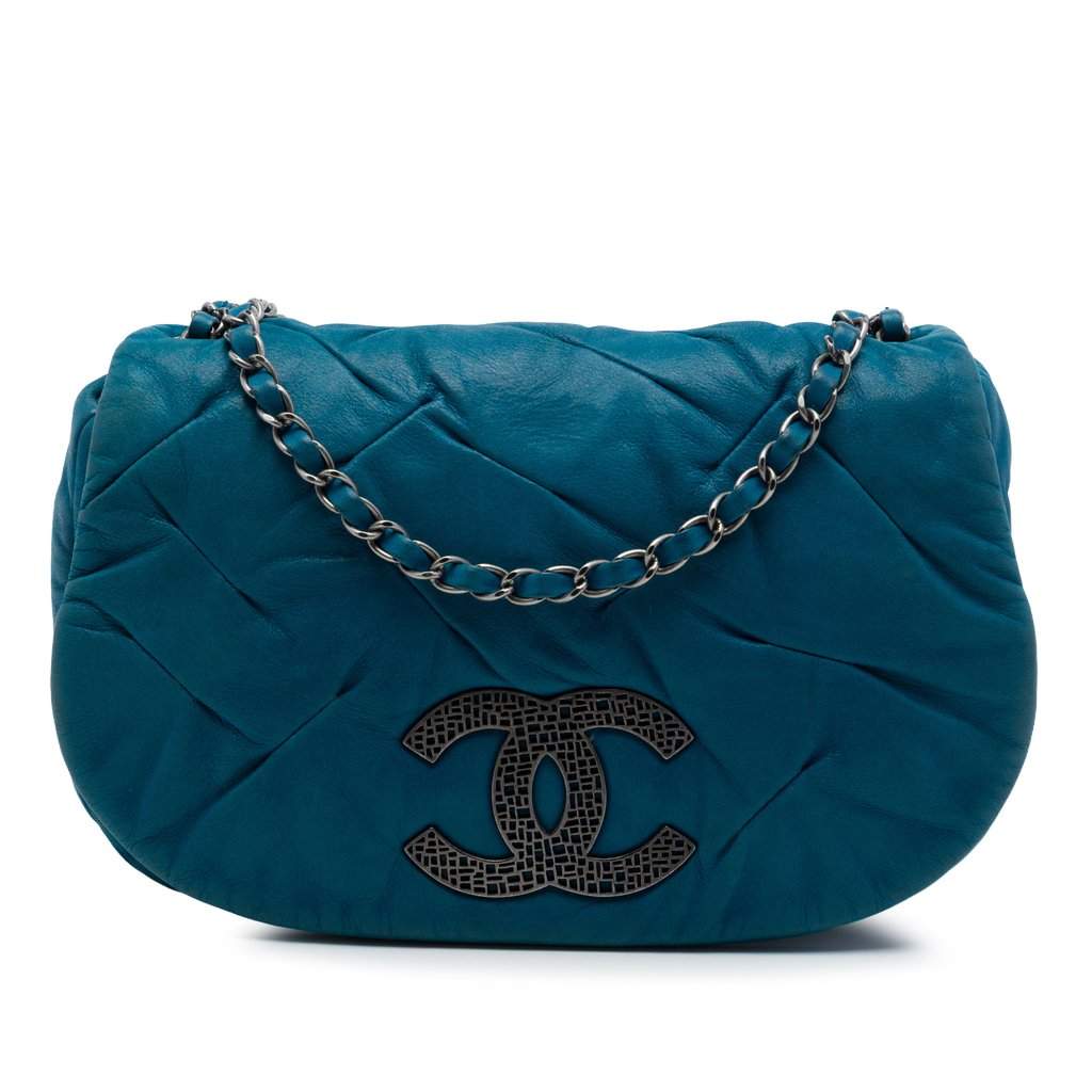 Chanel Iridescent Calfskin East Glint Flap Blue Leather Very good condition - Front View
