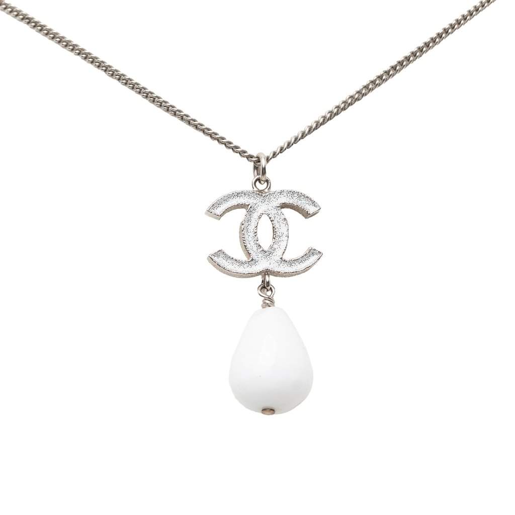 Chanel CC Brass Resin Teardrop Pendant Necklace Silver Metal Very good condition - Front View