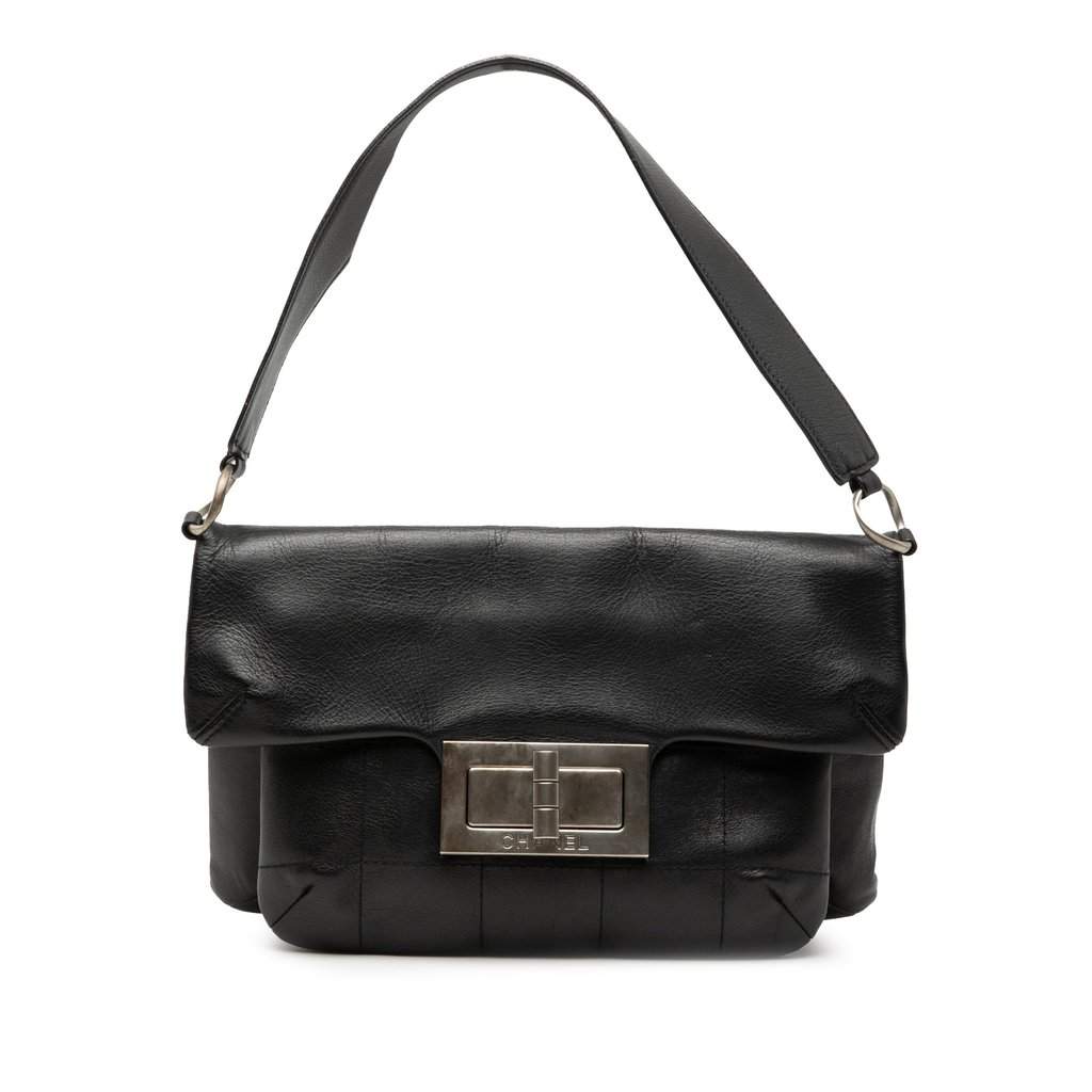 Chanel Chocolate Bar Lambskin Reissue 2.55 Shoulder Bag Black Leather Very good condition - Front View