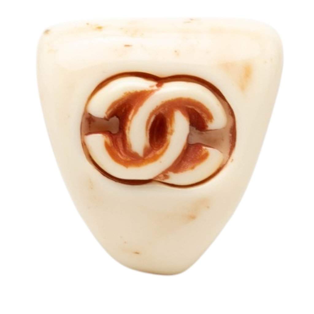 Chanel CC Acrylic Ring White Plastic Very good condition - Front View