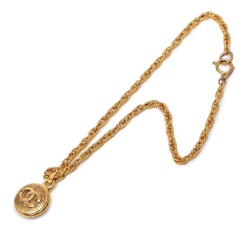 Chanel CC Gold Plated Sunburst Round Pendant Necklace Gold Metal Very good condition - Front View