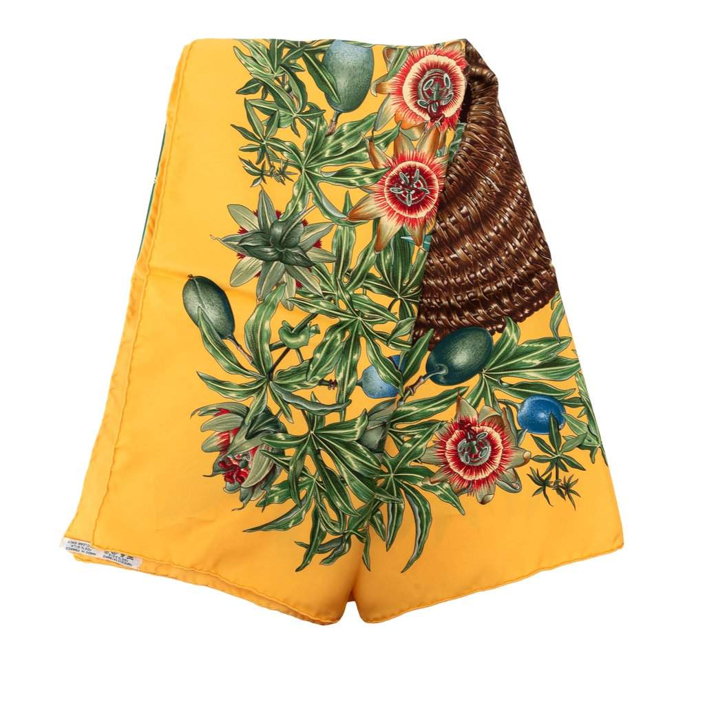 Hermès Passiflores Silk Scarf 90 Yellow Very good condition - Front View