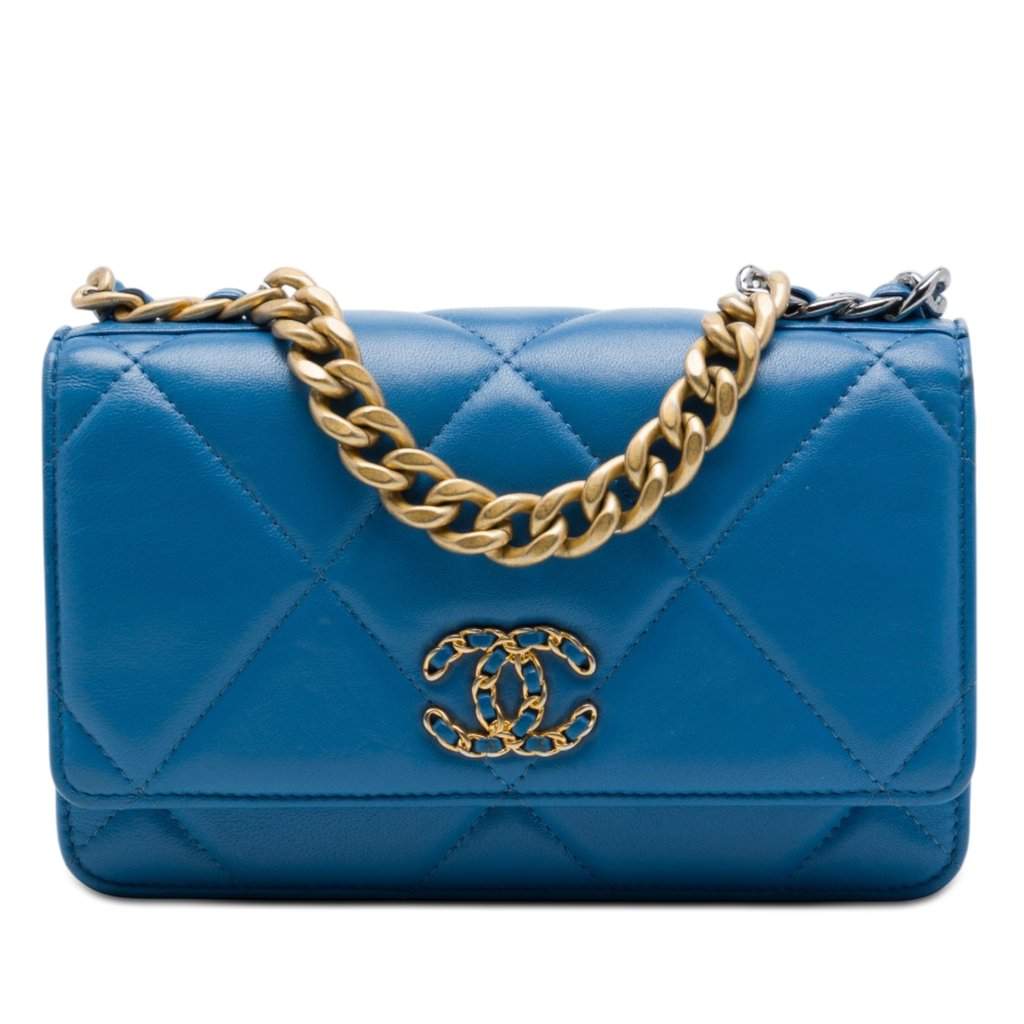 Chanel Quilted Lambskin 19 Wallet On Chain Blue Leather Very good condition - Front View