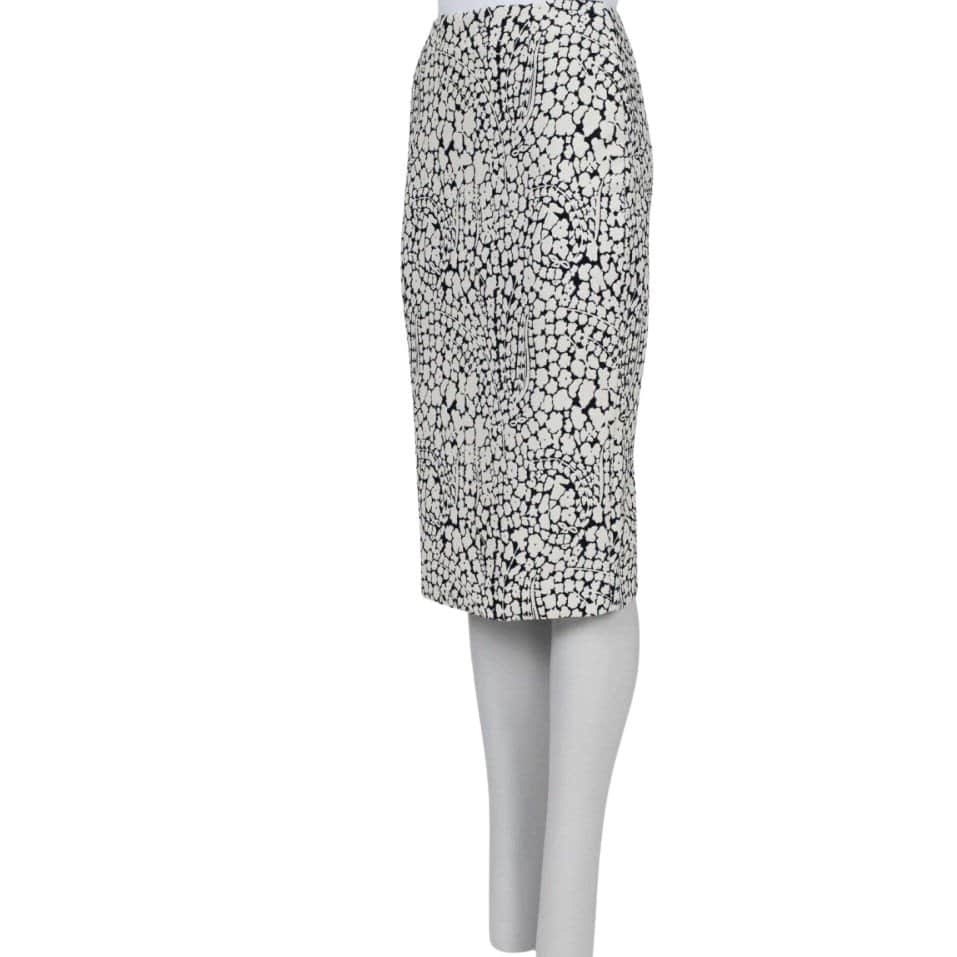 Christian Dior Christian Dior Floral Pencil Skirt - Size XS (EU 32) Pre-owned Black Good condition - Front View