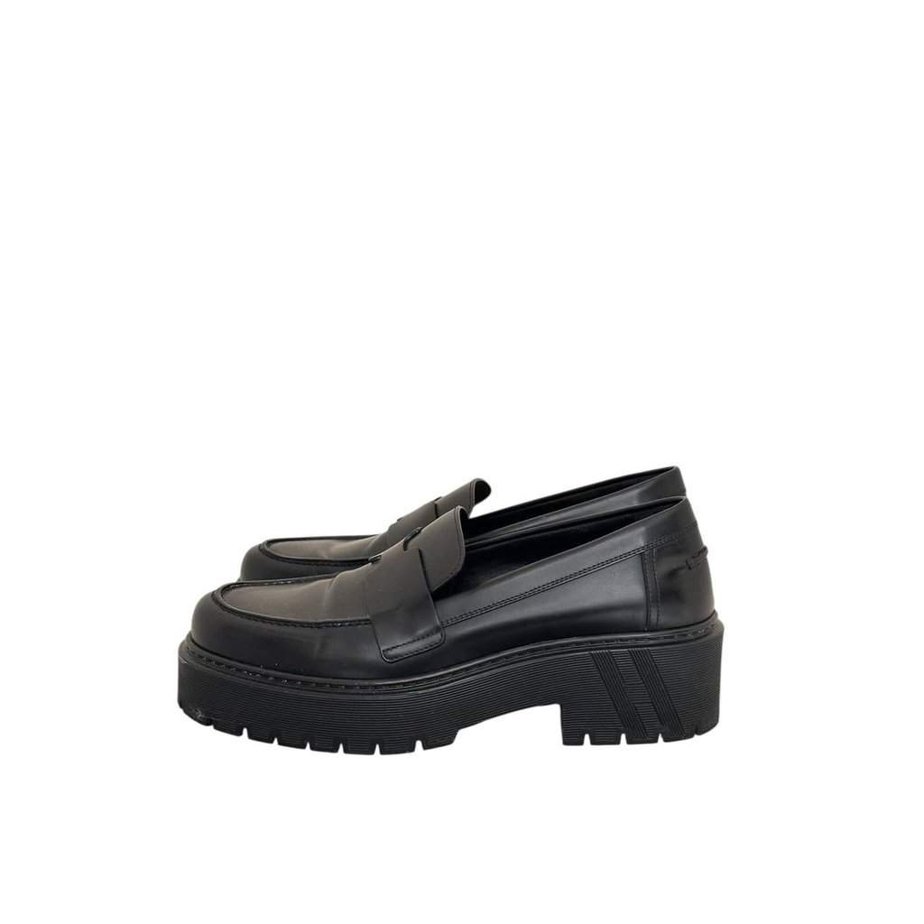 Hermès Elegant Hermes Hitch Loafers - Black Glacéd Calfskin - Size 39 Pre-owned Black Leather Good condition - Front View