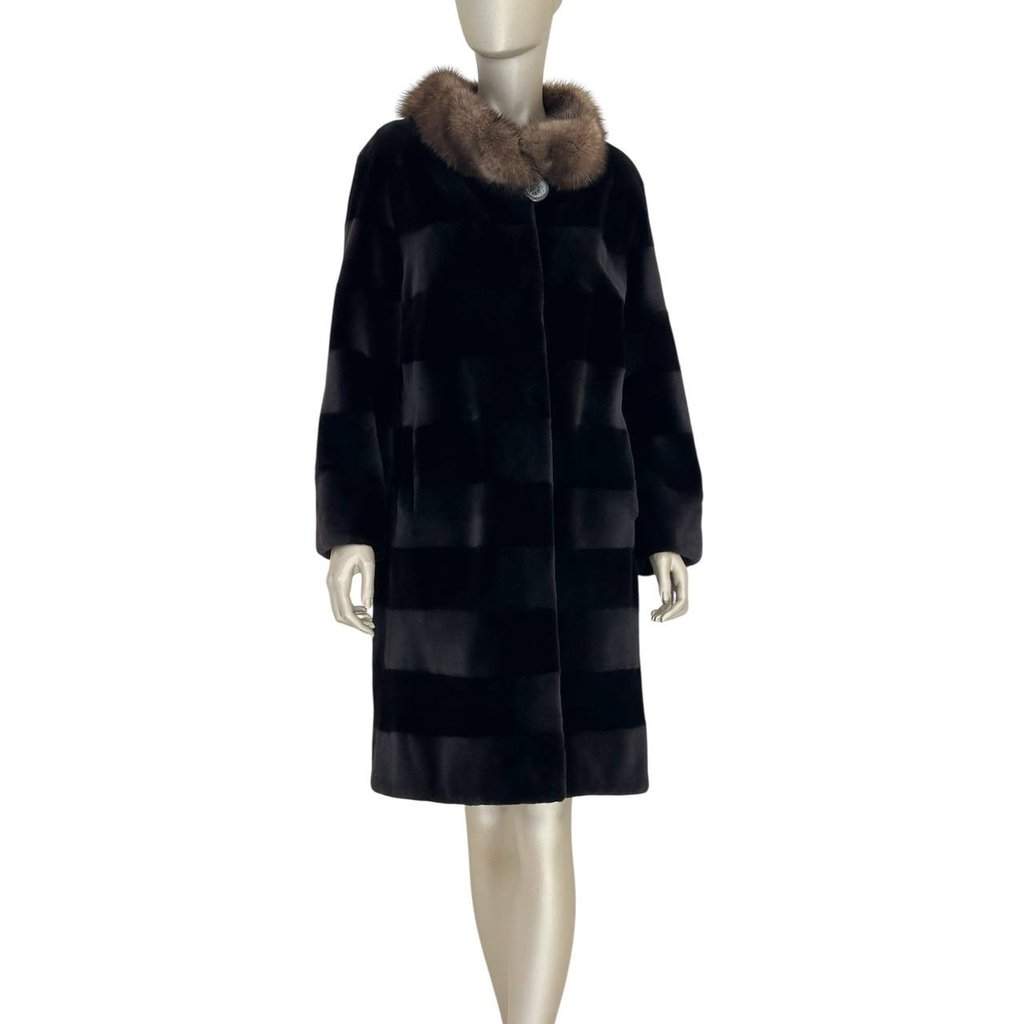 Unsigned Diamond Faux Furs Luxury Italian Platinum Coat - Size L Pre-owned Red Good condition - Front View