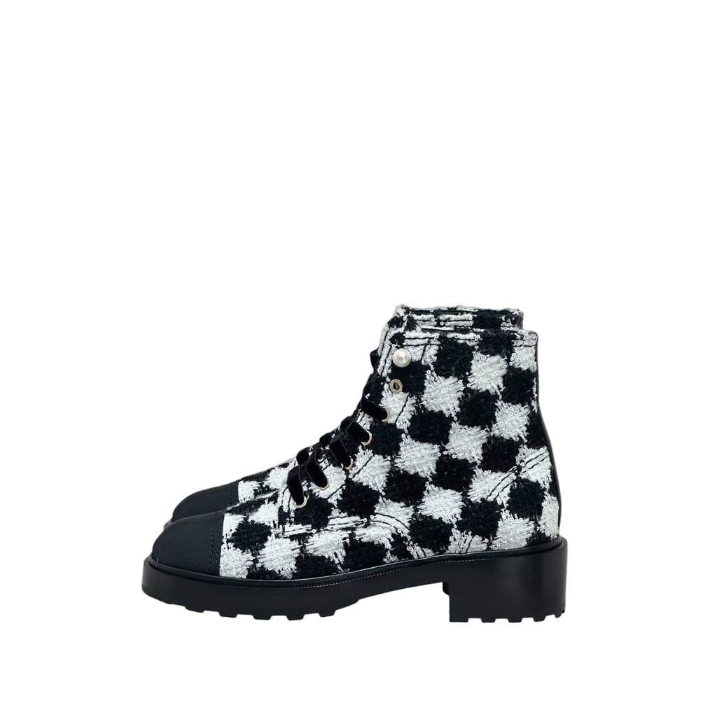 Chanel NWOB Chanel Grosgrain Tweed Combat Boots - Sz 41Pre-owned MultiColor Tweed Never worn - Front View