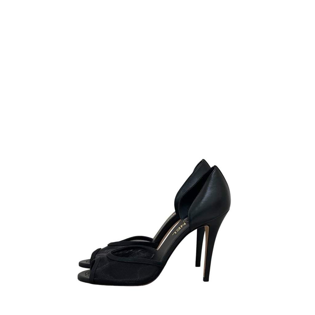 Chanel Chanel Black Canvas & Leather D'Orsay Pumps Sz. 40 pre-owned Black Canvas Good condition - Front View