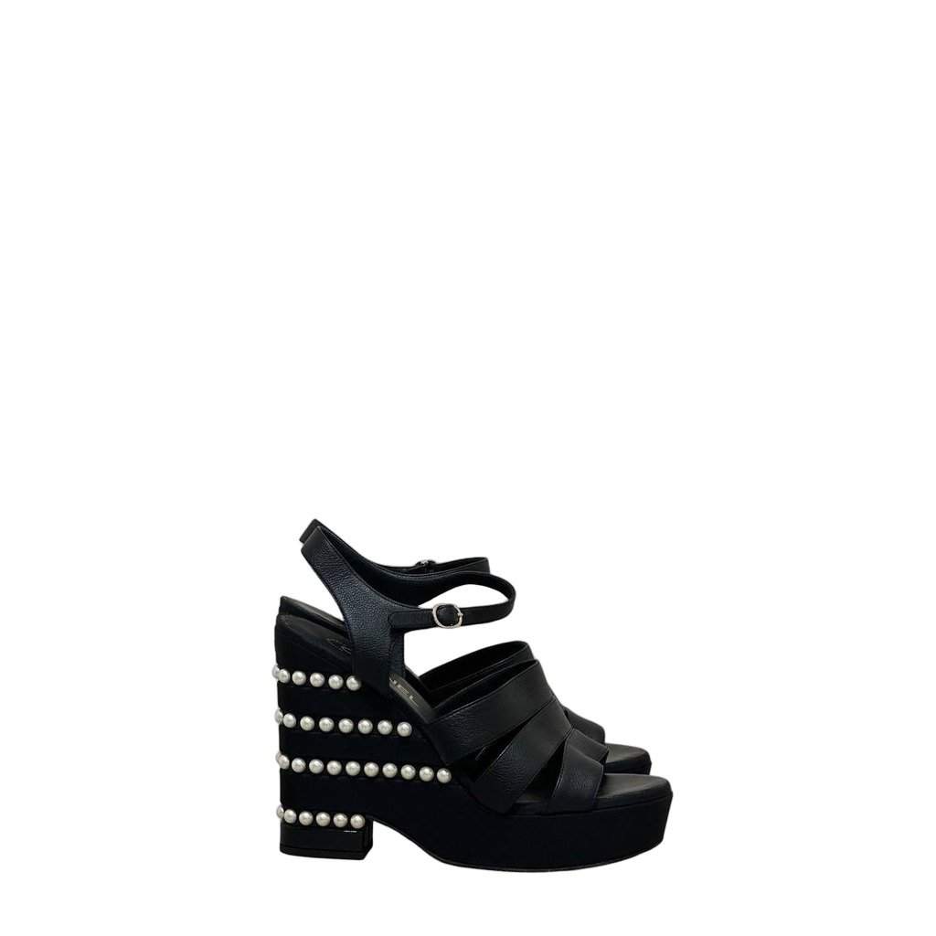 Chanel Chanel 2019 Black CC Logo Faux Pearl Platform Sandals Sz.38.5 Pre-owned Black Leather Good condition - Front View