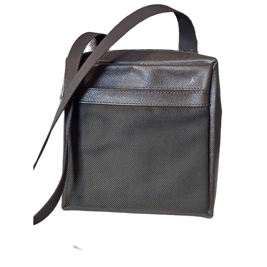 Louis Vuitton Taiga Sayan Shoulder Brown Leather Good condition - Front View