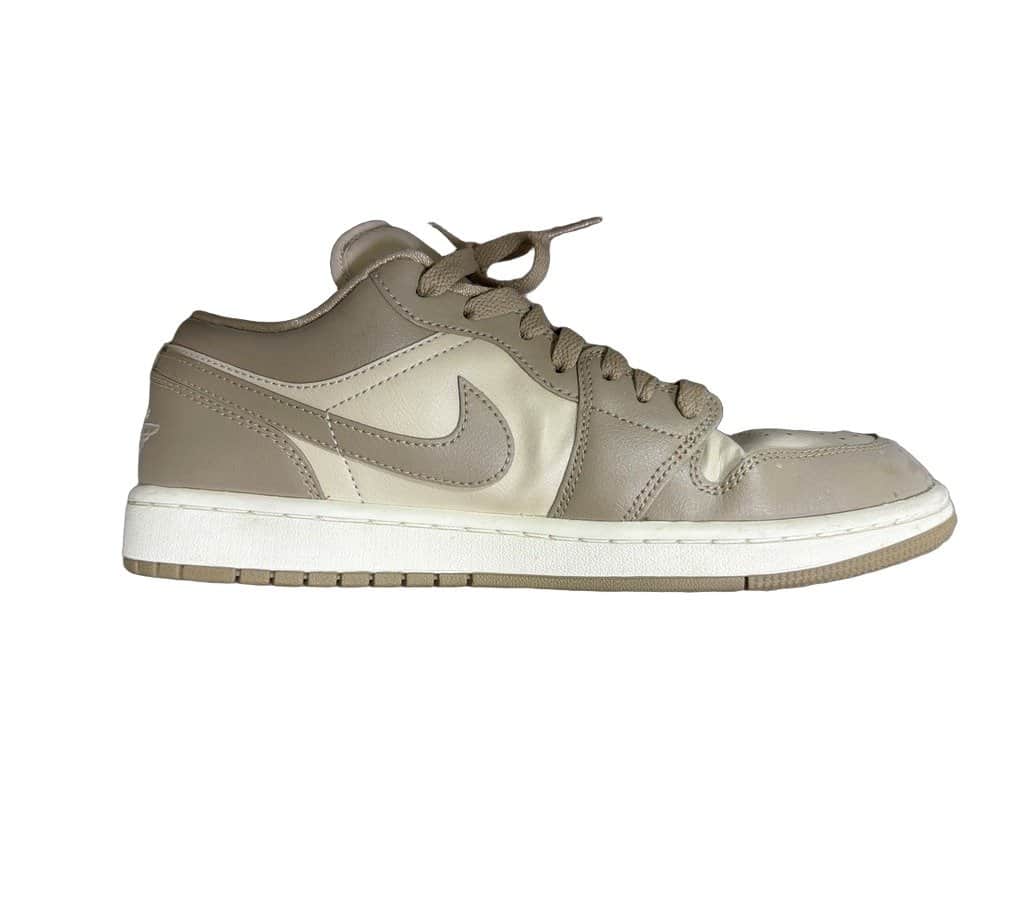 Nike Trainers Beige Leather Never worn - Front View