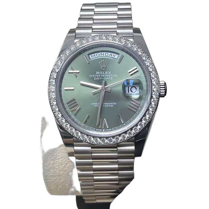Rolex White Gold Day-Date 40 Watch - Bezel - Olive Green Bevelled Roman Dial - President Bracelet Green Never worn - Front View