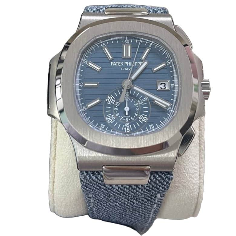 Patek Philippe Nautilus 40mm Blue Never worn - Front View