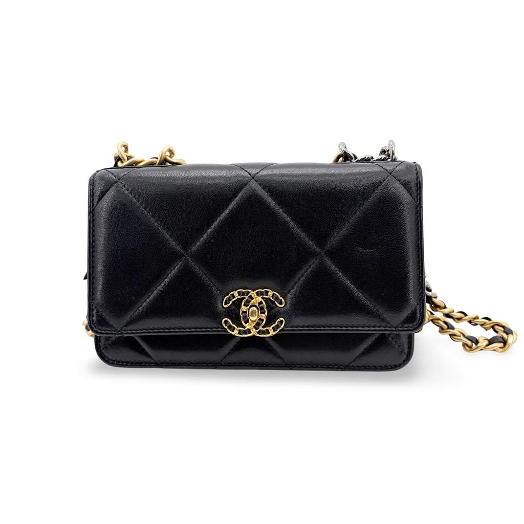 Chanel 19 Wallet on Chain Black Black Leather Very good - Front View