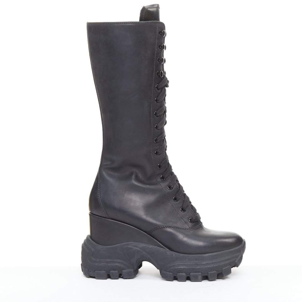 Miu Miu Black Leather Boots Black Leather Good condition - Front View