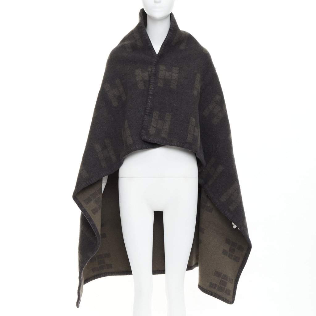 Hermès Khaki Scarf Khaki Fair condition - Front View