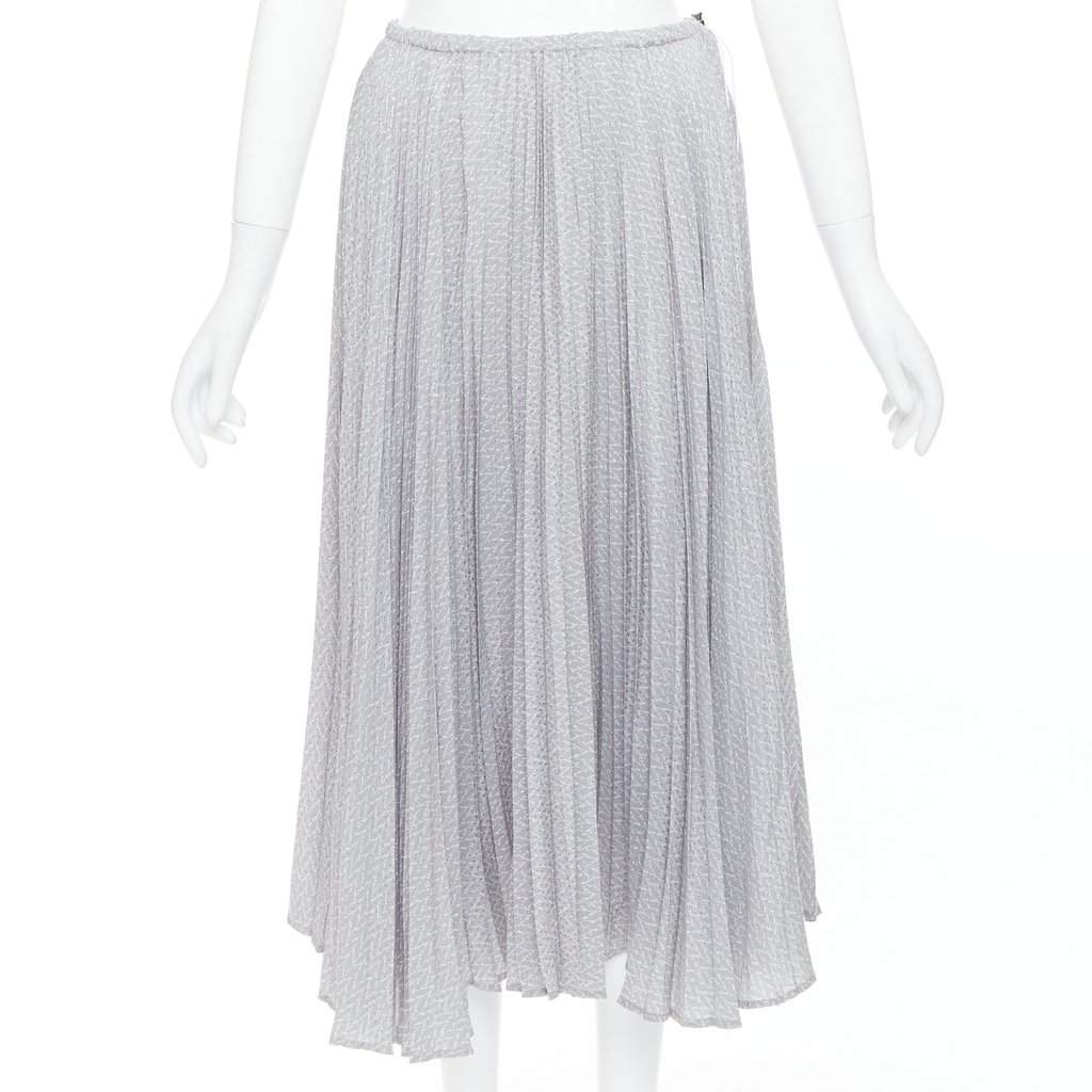 Fendi Grey Silk Skirt Grey Silk Very good condition - Front View