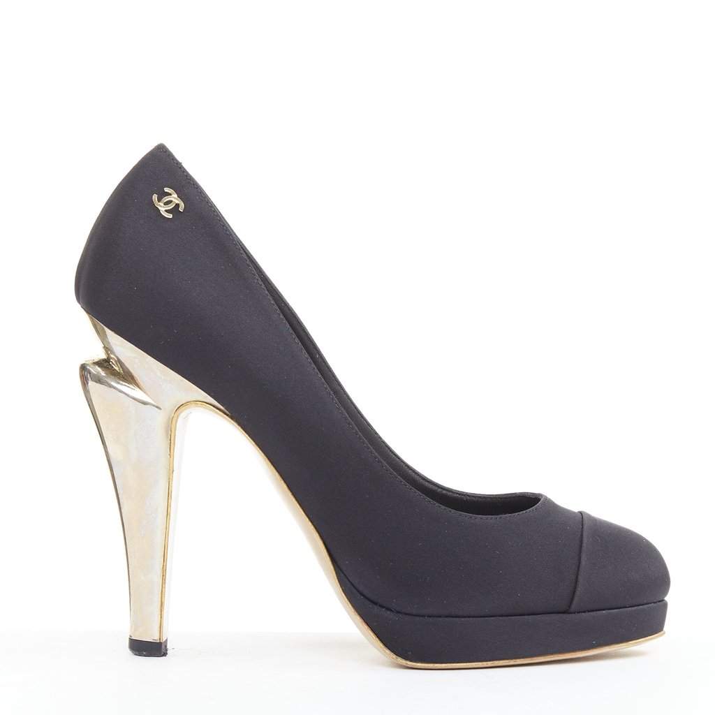 Chanel Black Silk Heels Black Silk Good condition - Front View