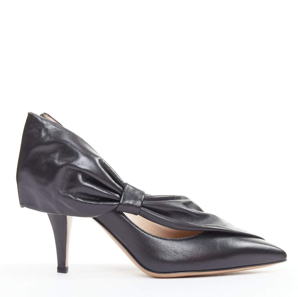 Valentino Black Leather Heels Black Leather Very good condition - Front View