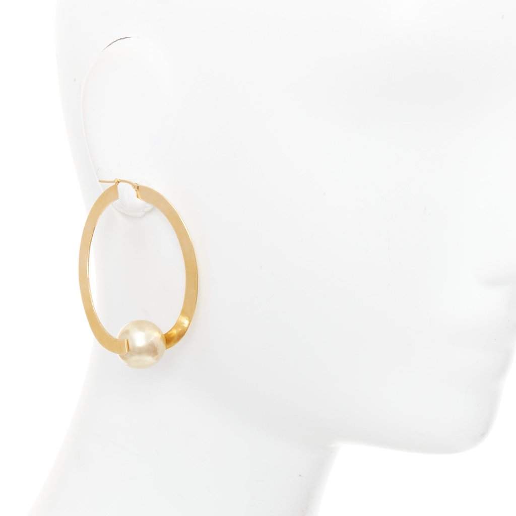 Celine Gold Metal Earrings Gold Metal Very good condition - Front View