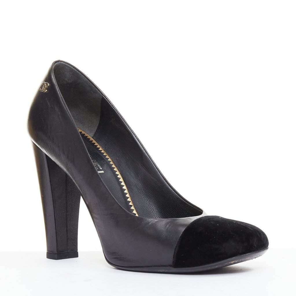 Chanel Black Leather Heels Black Leather Fair condition - Front View
