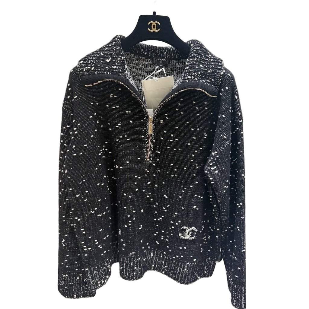Chanel Pullover Black Wool Never worn, with tag - Front View