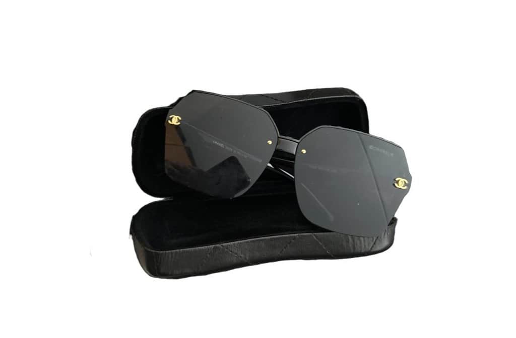 Chanel Chanel sunglasses Black Very good - Front View