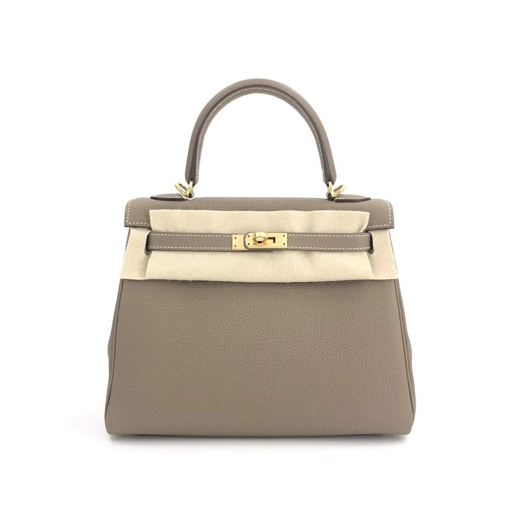 Hermès 2022 (Stamp U) Size 25 Togo leather Kelly Etoupe in Color with Gold Hardware Beige Leather Very good - Front View