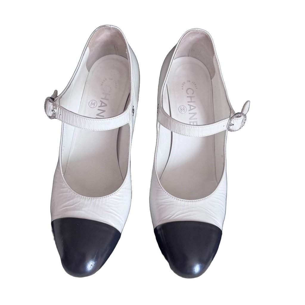 Chanel Mary Janes White Leather Very good - Front View