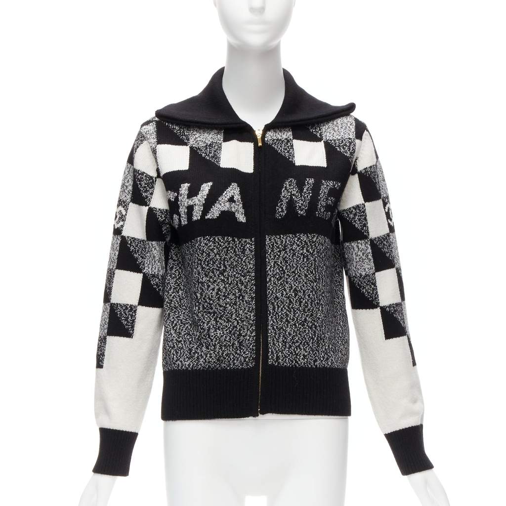 Chanel Graphic CC Cardigan Black Cashmere Never worn - Front View