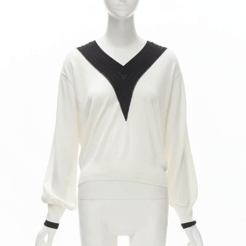 Chanel Chain Schoolgirl Sweater Beige Wool Very good - Front View