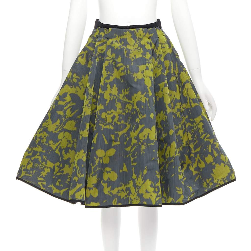Louis Vuitton Floral Velvet Skirt Green Never worn - Front View