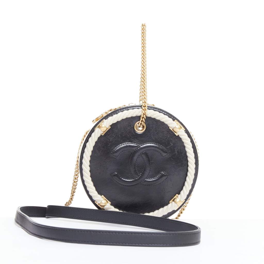 Chanel En Vogue Round Black Leather Very good - Front View