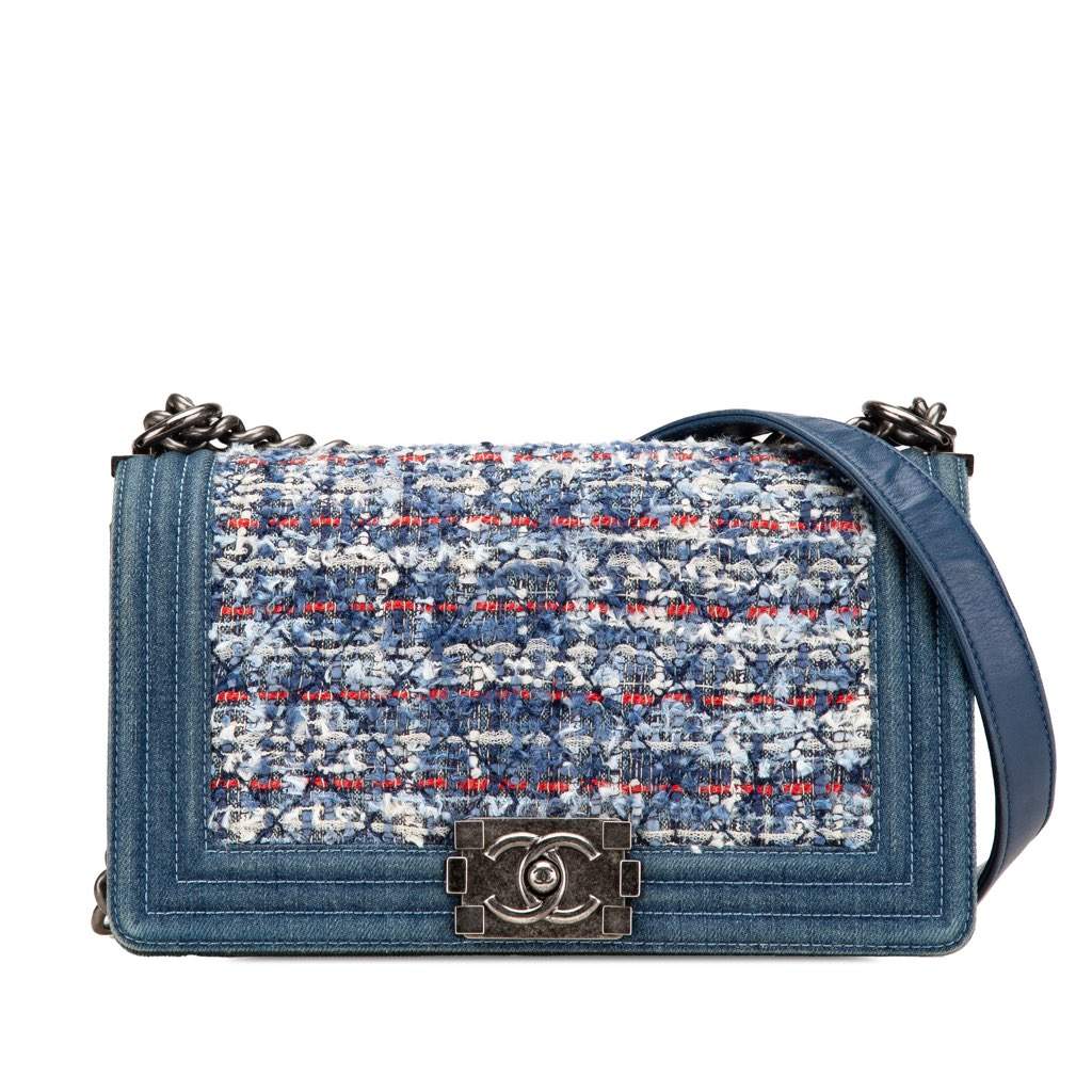 Chanel Medium Denim and Tweed Boy Bag Blue Denim Very good condition - Front View