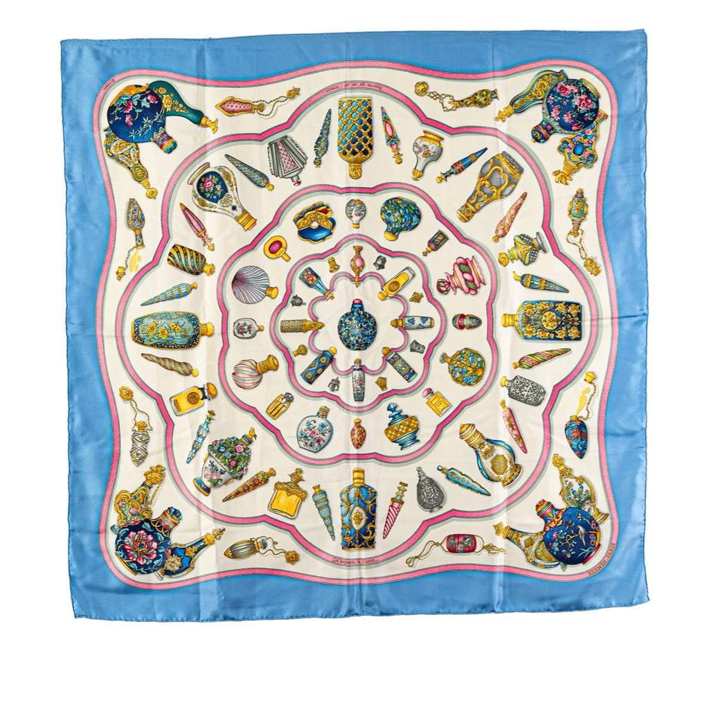 Hermès Qu Importe Le Flacon Silk Scarf White Silk Good condition - Front View