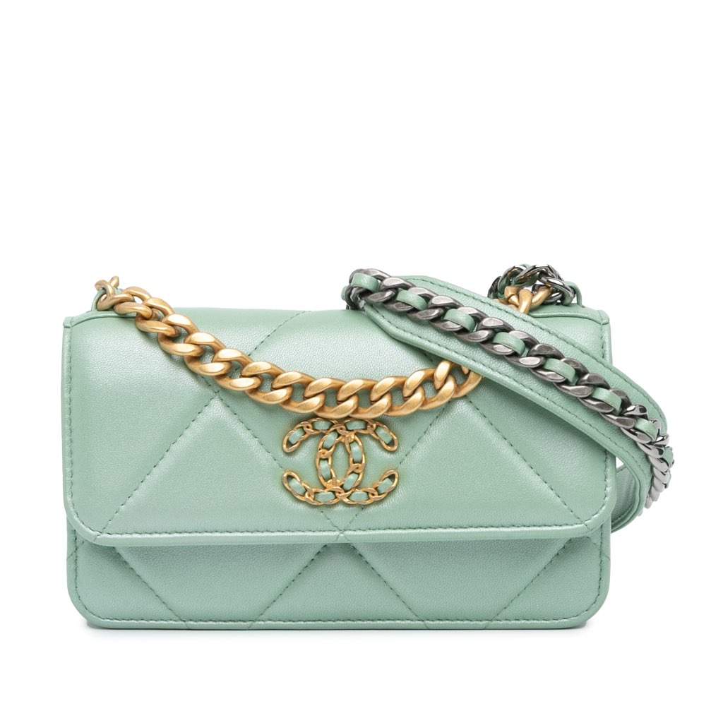 Chanel Quilted Lambskin 19 Wallet on Chain Green Leather Very good - Front View