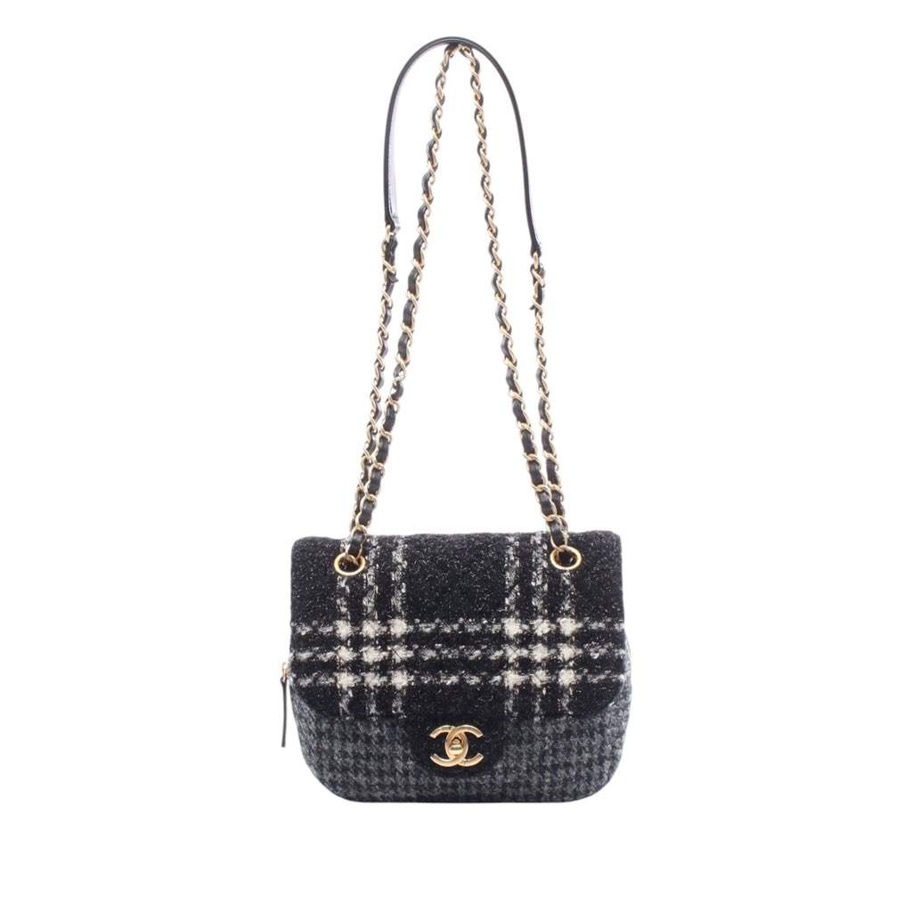 Chanel Small CC Wool Tweed Flap Black Wool Good - Front View