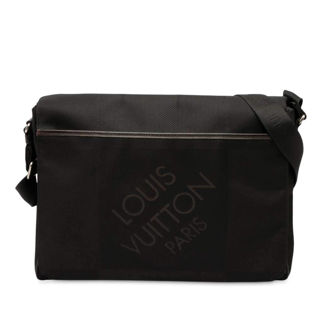 Louis Vuitton Damier Geant Messenger Bag Black Canvas Very good condition - Front View