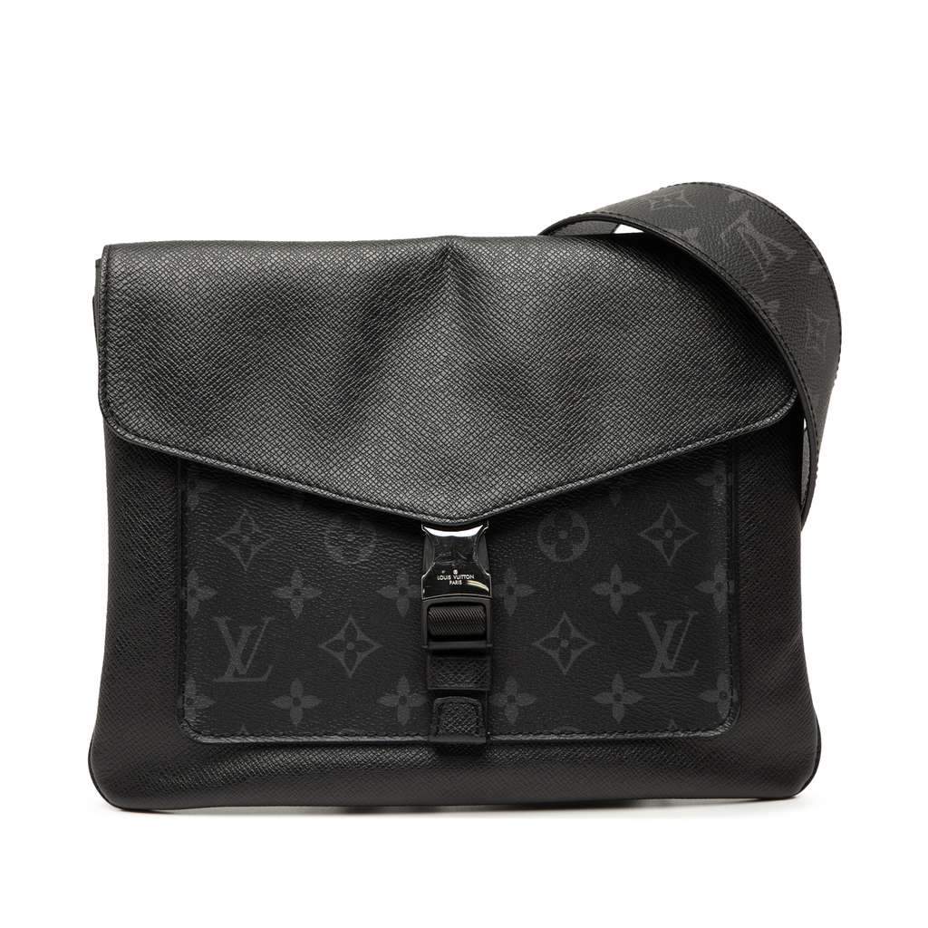 Louis Vuitton Taigarama Outdoor Flap Messenger Black Leather Very good condition - Front View
