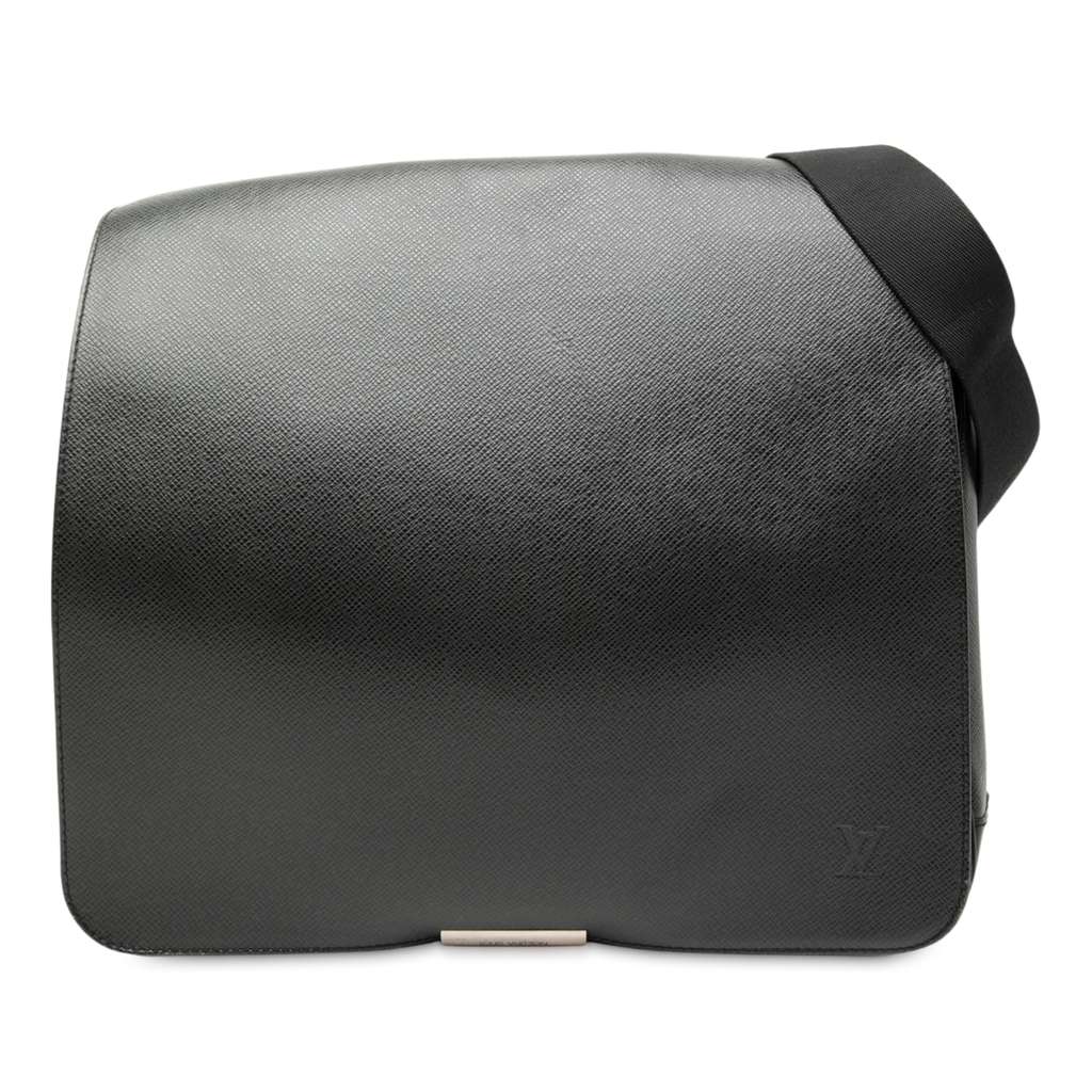 Louis Vuitton Taiga Viktor Black Leather Very good condition - Front View