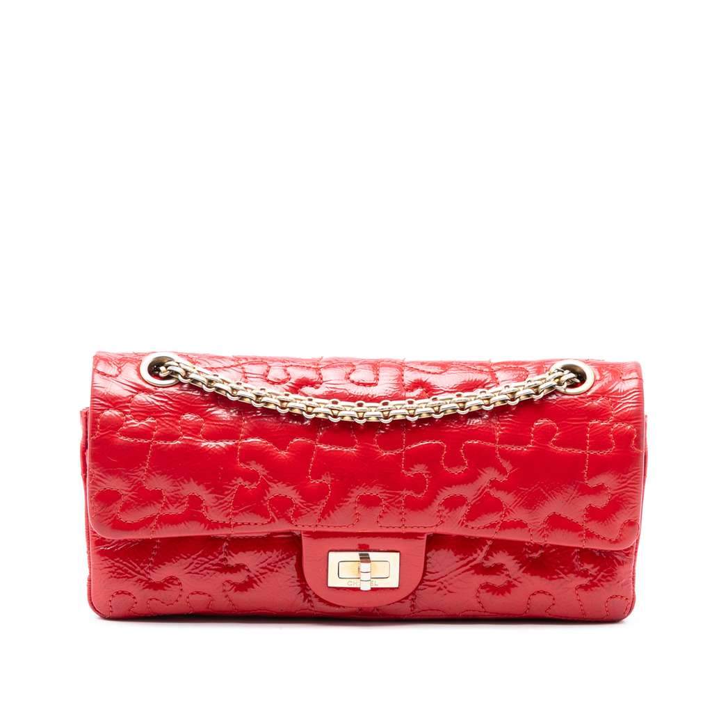 Chanel Reissue 2.55 Crackled Patent Puzzle East West Double Flap Red Leather Very good condition - Front View