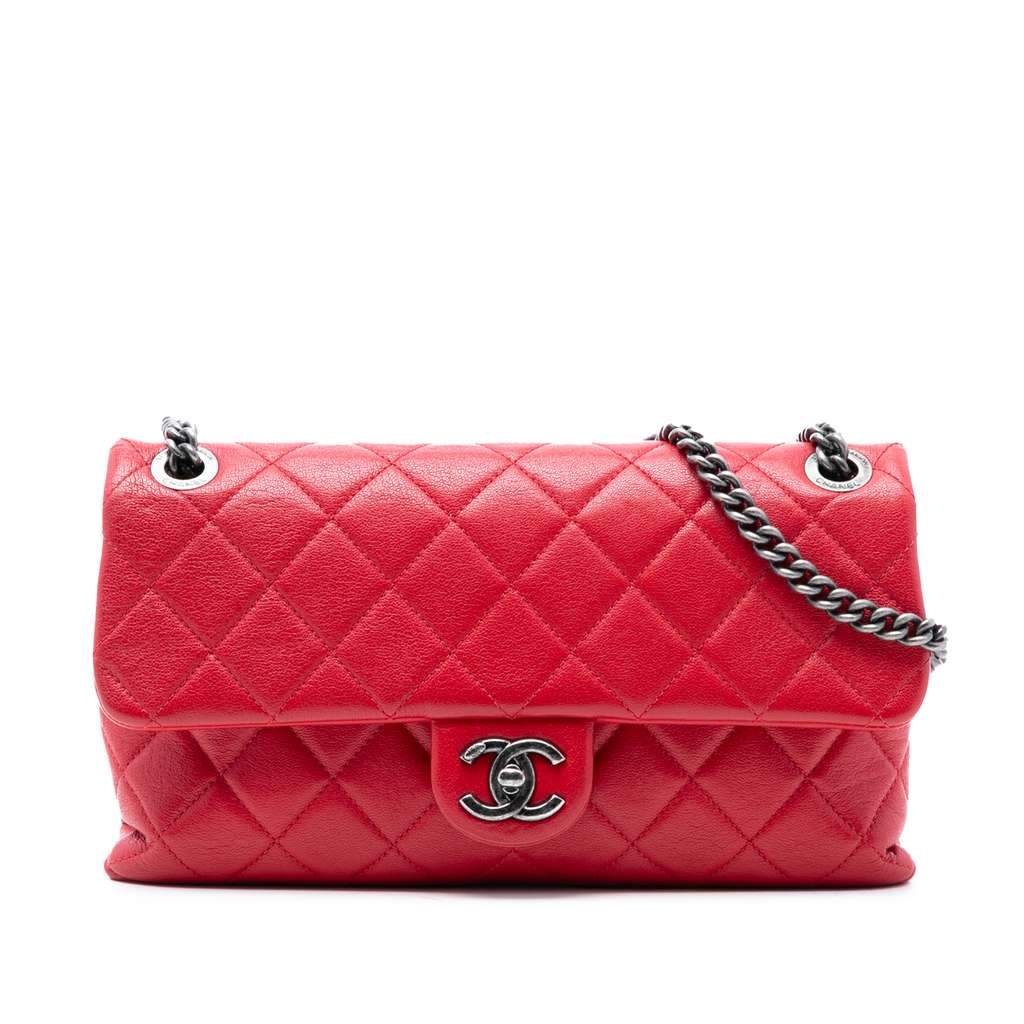Chanel Medium Quilted Shiny Lambskin Burgundy Rocks Flap Red Leather Very good condition - Front View
