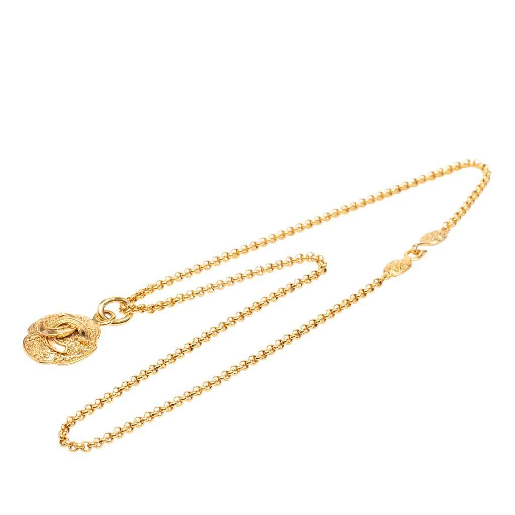 Chanel Gold Plated CC Medallion Pendant Necklace Gold Metal Very good condition - Front View