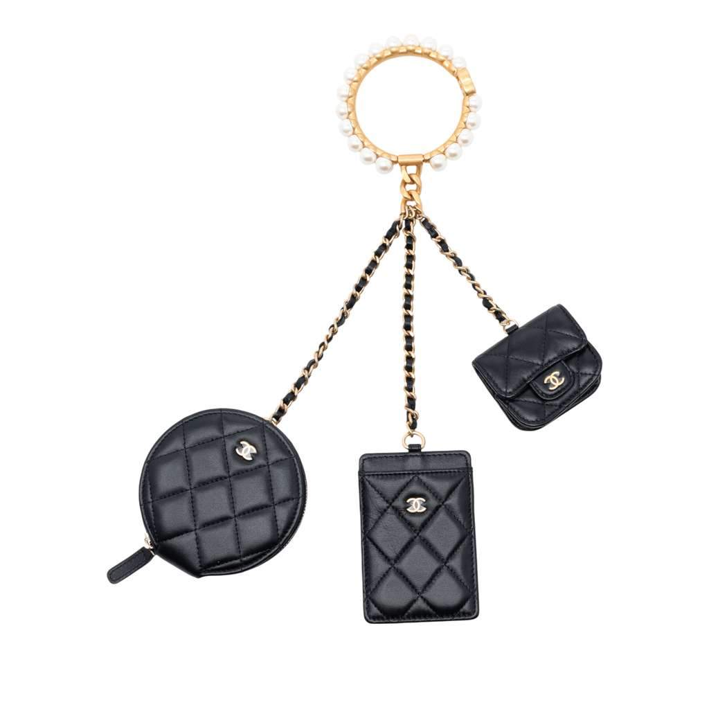 Chanel Quilted Lambskin Pearl Crown CC Wristlet Multi Pouches Black Leather Very good condition - Front View