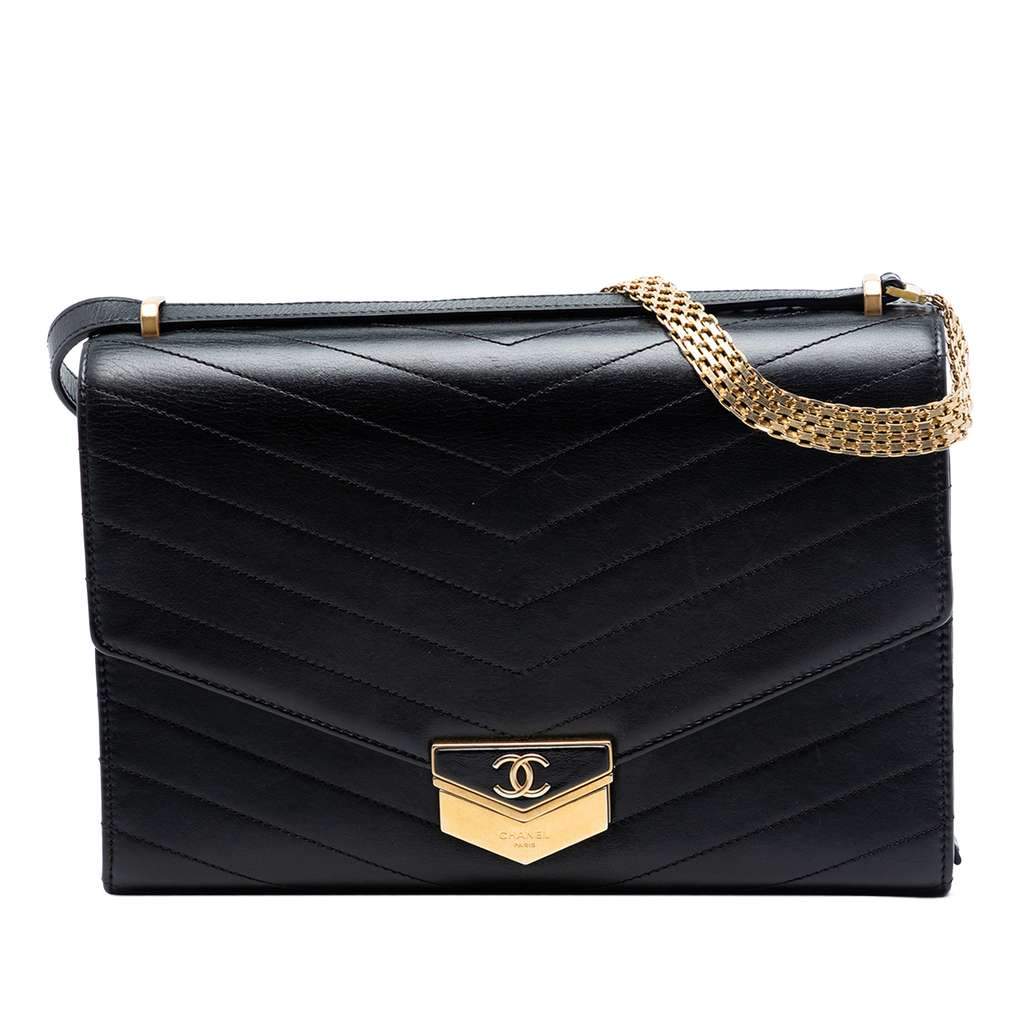 Chanel CC Chevron Calfskin Medal Flap Black Leather Very good condition - Front View