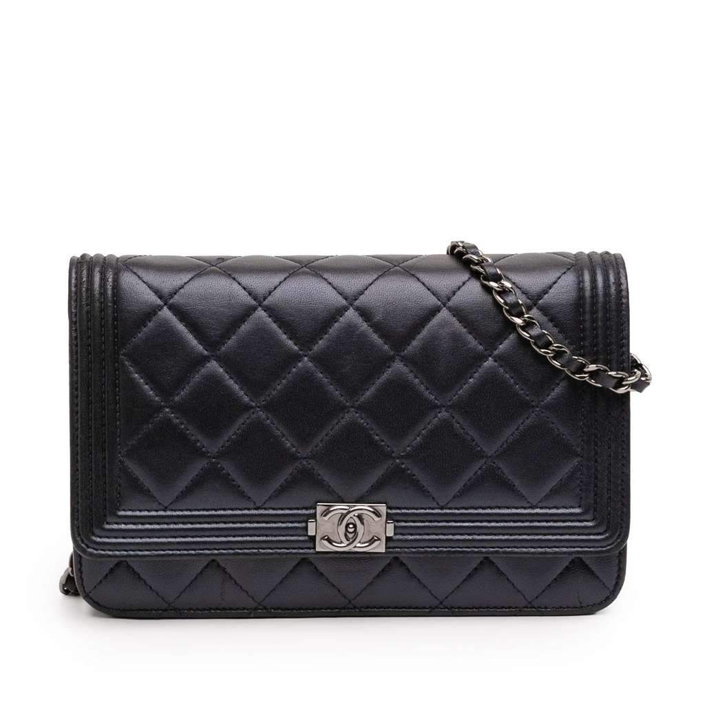 Chanel Quilted Lambskin Boy Wallet On Chain Blue Leather Very good condition - Front View