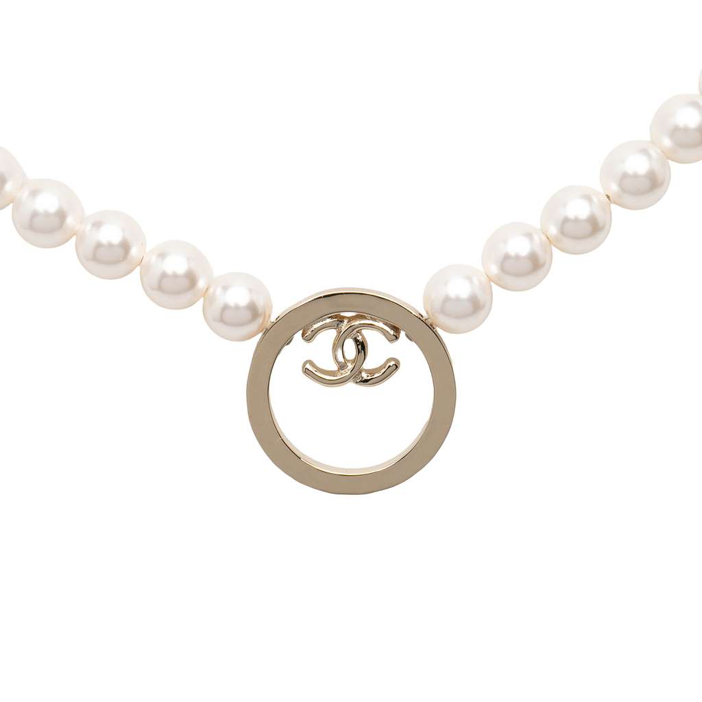 Chanel CC Faux Pearl Necklace White Very good condition - Front View