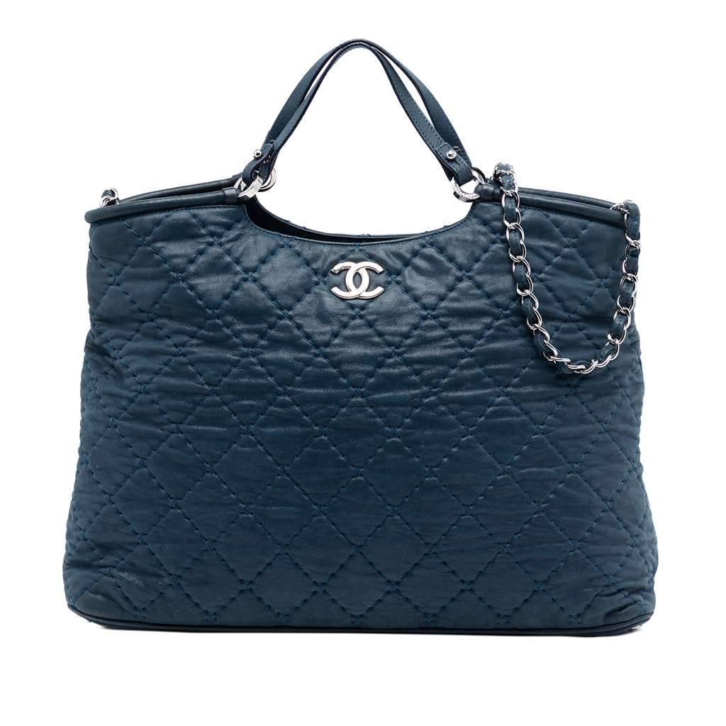Chanel Large Quilted Iridescent Calfskin Sea Hit Tote Blue Leather Very good condition - Front View